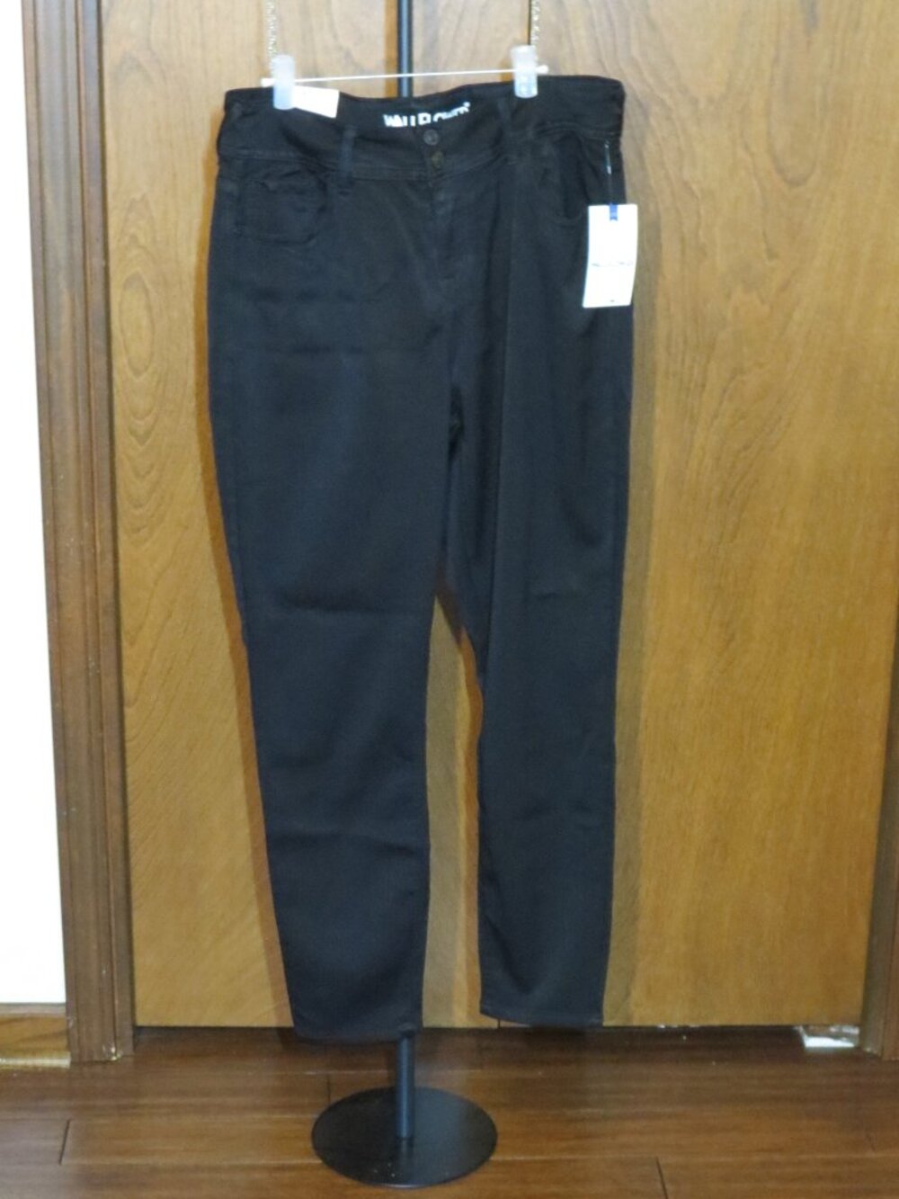 NWT Wallflower Jeans The Ultra Fit Size 15/32 Short Black Instasoft
